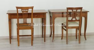 Scrittoio in legno stile classico con 2 cassetti e intarsio